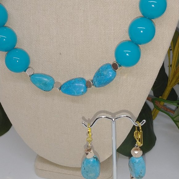 Necklace Turquoise Chunky Bead Necklace and Earrings Set" - Picture 8 of 8